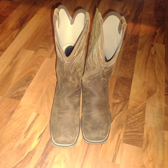 Ariat Shoes - Women's Ariat H2O boots